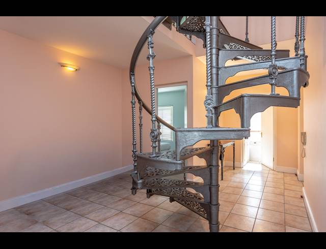 3 BEDROOM APARTMENT TO LET IN HOUT BAY CENTRAL